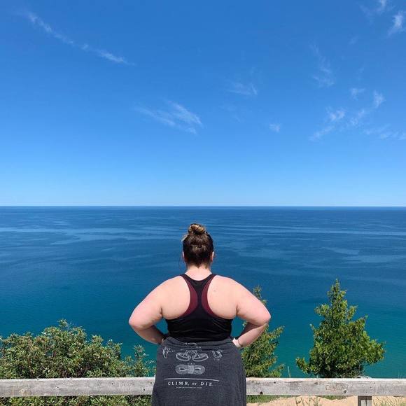 Meet your Posher, Miriah - Picture 1 of 1